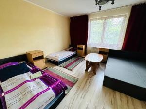 Posteľ alebo postele v izbe v ubytovaní Domek nad Potokiem