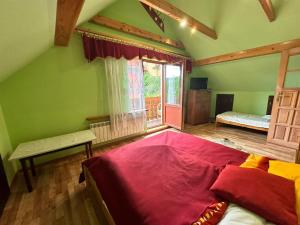 Posteľ alebo postele v izbe v ubytovaní Domek nad Potokiem