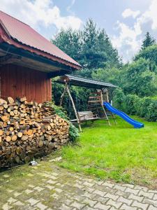 Vonkajšia záhrada v ubytovaní Domek nad Potokiem