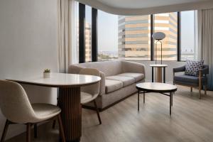 Marriott Long Beach Downtown的休息区