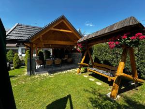 Vonkajšia záhrada v ubytovaní DW Basia pokoje i apartament