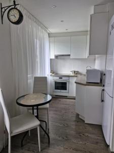 Kuchyň nebo kuchyňský kout v ubytování Tallinna mnt 15 Apartament