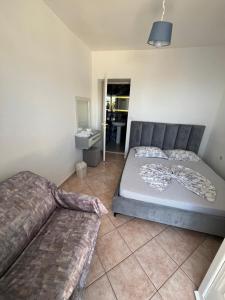 Postel nebo postele na pokoji v ubytování Dina House