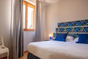 A bed or beds in a room at Apple house