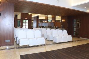 Posezení v ubytování Hotel Golden Nest Thane