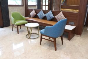 Posezení v ubytování Hotel Golden Nest Thane