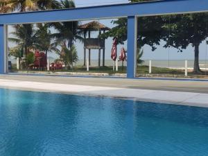 Bazén v ubytování Apartamento 101 com vista da piscina e mar nebo v jeho okolí