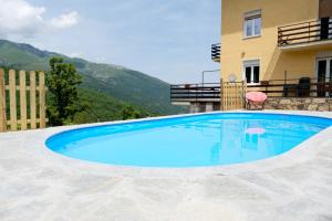 Bazén v ubytování Albergo ristorante Payarin nebo v jeho okolí