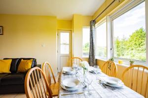 Afbeelding uit fotogalerij van 54 - Large Three Bed Apt with Parking in Galway