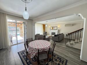 Posezení v ubytování Villa Defne Oludeniz Private Villa