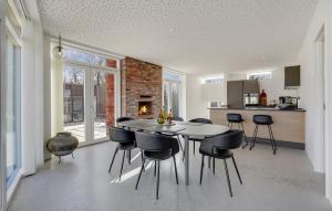 Η κουζίνα ή μικρή κουζίνα στο Nice Home In Børkop With House Sea View