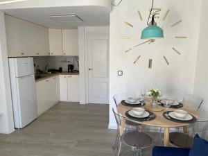 Kuchnia lub aneks kuchenny w obiekcie Przytulny Apartament 100m od plaży