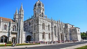 a group of people standing in front of a cathedral at GuestReady - Sunshine Belém in Lisbon