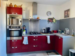 Η κουζίνα ή μικρή κουζίνα στο La Terrasse du Fourcat +32 φωτογραφίες
