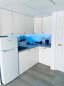 Kuchnia lub aneks kuchenny w obiekcie Przytulny Apartament 100m od plaży