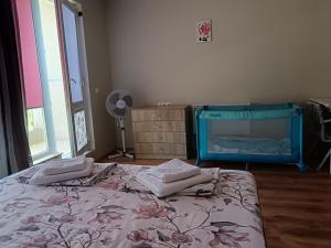 A bed or beds in a room at Byala-apartment-valmira