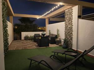 Ogród w obiekcie Przytulny Apartament 100m od plaży