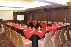 Konferenční prostory v ubytování Royal Orchid Golden Suites Pune