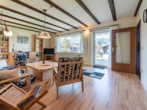 Μια τηλεόραση ή/και κέντρο ψυχαγωγίας στο Apartment Am Hohen Bogen-58 by Interhome +20 φωτογραφίες