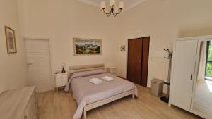 A bed or beds in a room at B&B IL CEDRO
