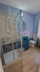 A bathroom at B&B IL CEDRO