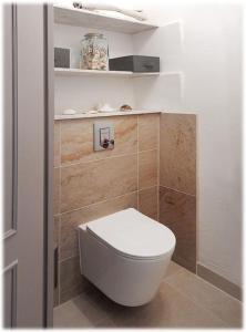 a bathroom with a white toilet in a room at La Maison de Berthe - Havre de paix dans la campagne - Entièrement rénovée et équipéé in Montmaur