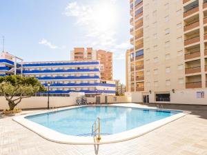 Bazén v ubytování Apartment Bonaire IV - La Concha-2 by Interhome nebo v jeho okolí