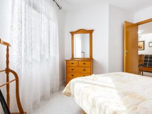 Postel nebo postele na pokoji v ubytování Apartment Bonaire IV - La Concha-2 by Interhome