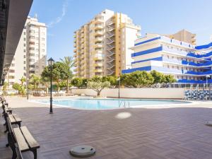 Bazén v ubytování Apartment Bonaire IV - La Concha-2 by Interhome nebo v jeho okolí