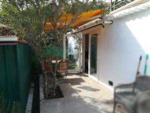 Το κτήριο όπου στεγάζεται  το hostel +6 φωτογραφίες