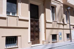 Το κτήριο όπου στεγάζεται  το διαμέρισμα