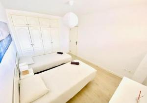 Foto dalla galleria di Enjoy Sunsets at Fully Equipped 2BR Oceanside View by Aqua Vista Tenerife ad Adeje
