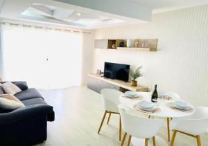 Fotografie z fotogalerie ubytování Enjoy Sunsets at Fully Equipped 2BR Oceanside View by Aqua Vista Tenerife v destinaci Adeje + 23 fotografií