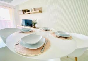 Foto dalla galleria di Enjoy Sunsets at Fully Equipped 2BR Oceanside View by Aqua Vista Tenerife ad Adeje