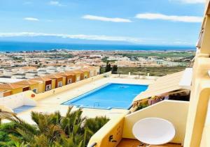 Foto dalla galleria di Enjoy Sunsets at Fully Equipped 2BR Oceanside View by Aqua Vista Tenerife ad Adeje