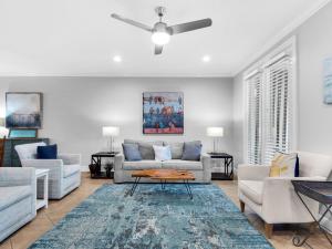 Χώρος καθιστικού στο Gulf Place Courtyard 29 by Newman-Dailey +43 φωτογραφίες