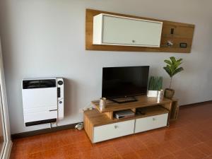 TV a/nebo společenská místnost v ubytování Aprillia Marittima