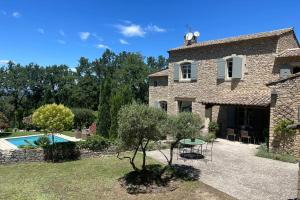 Kolam renang di atau dekat dengan Propriété d'exception au coeur du Luberon