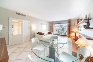 Posezení v ubytování Jardin Florian, 8/10 rue Victor Cousin, Cannes