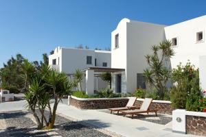 a view of the villas from the courtyard at Xenones Filotera in Imerovigli