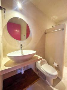 Et badeværelse på Room Cuzama disfruta de este paraiso + 14 billeder