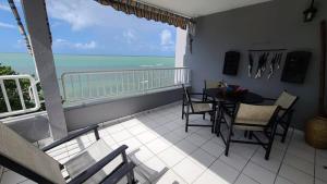 Balkoni atau teres di Joyuda Beachfront Condo with Private Balcony