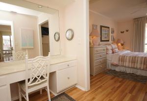 Postel nebo postele na pokoji v ubytování Sandpiper Cove Unit1064