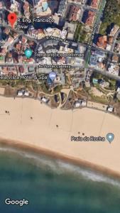 a view of a beach with a map at T1 na 1 linha da Praia da Rocha in Portimão