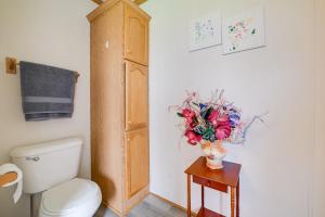 McEwenWarm and Inviting Family Home - 2 Mi to Golf Course!的相册照片