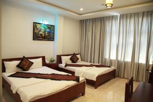 מיטה או מיטות בחדר ב-Tan Truong Son Hotel