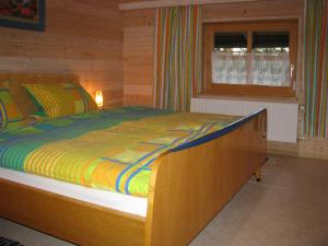 Una cama o camas en una habitación de Haus Spannbauer-Pollmann