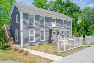 Galeriebild der Unterkunft Cozy Waterfall Oasis - Close to Catskills in East Durham