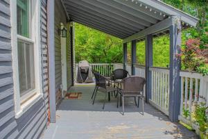 Galeriebild der Unterkunft Cozy Waterfall Oasis - Close to Catskills in East Durham