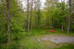 Galeriebild der Unterkunft Cozy Waterfall Oasis - Close to Catskills in East Durham